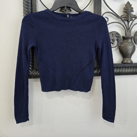 H&M Divided Navy Long Sleeve SweaterTop - Picture 4 of 7